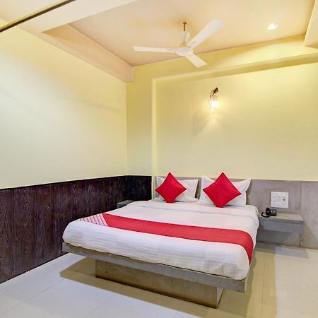 Oyo Slp013 Savan And Sapna Lodging Hotel Solapur Exterior photo