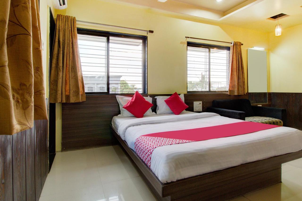 Oyo Slp013 Savan And Sapna Lodging Hotel Solapur Exterior photo