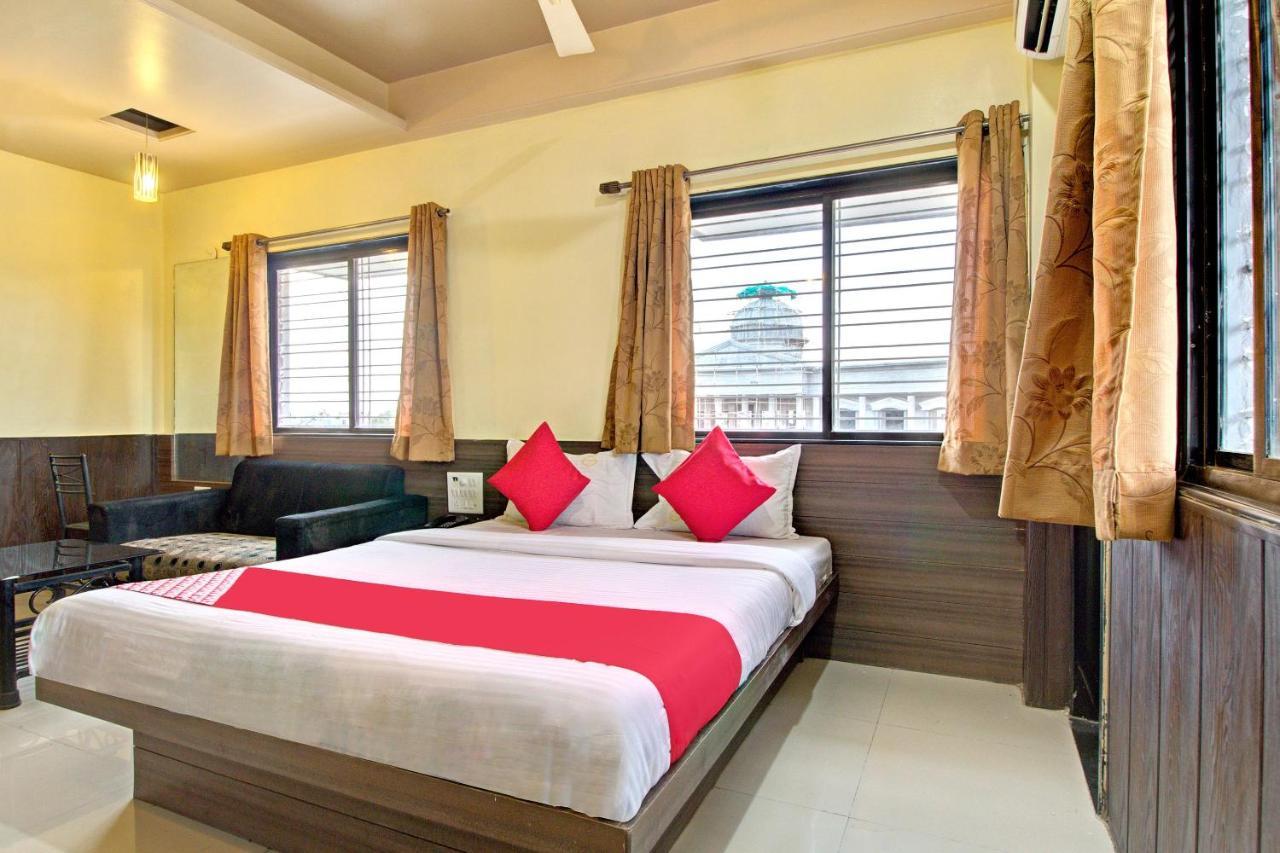 Oyo Slp013 Savan And Sapna Lodging Hotel Solapur Exterior photo