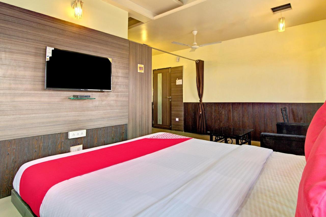 Oyo Slp013 Savan And Sapna Lodging Hotel Solapur Exterior photo