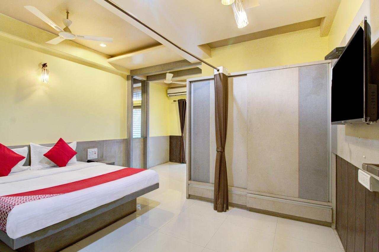 Oyo Slp013 Savan And Sapna Lodging Hotel Solapur Exterior photo